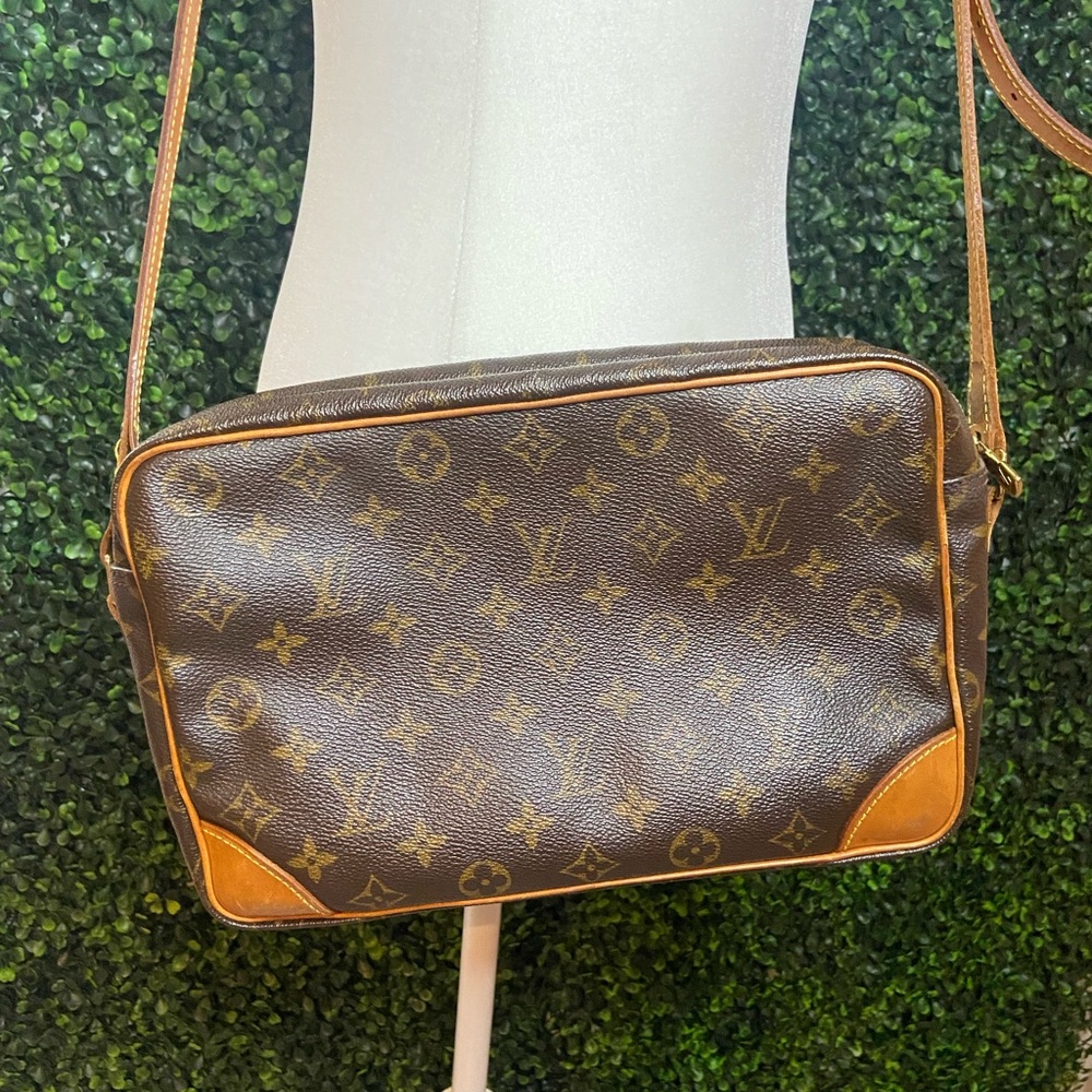 Authentic Louis Vuitton Trocadero Crossbody - Picture 10 of 11